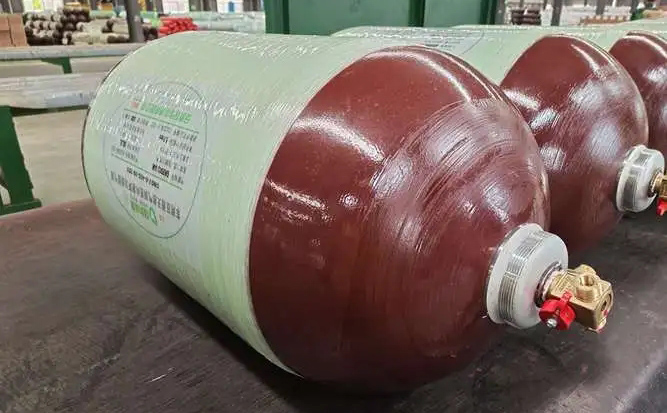 纏繞氣瓶.jpg 纏繞氣瓶.jpg